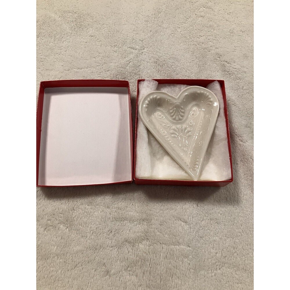 Metropolitan Museum Of Art 1994 Staffordshire Floriated Heart Dish Trinket 4”